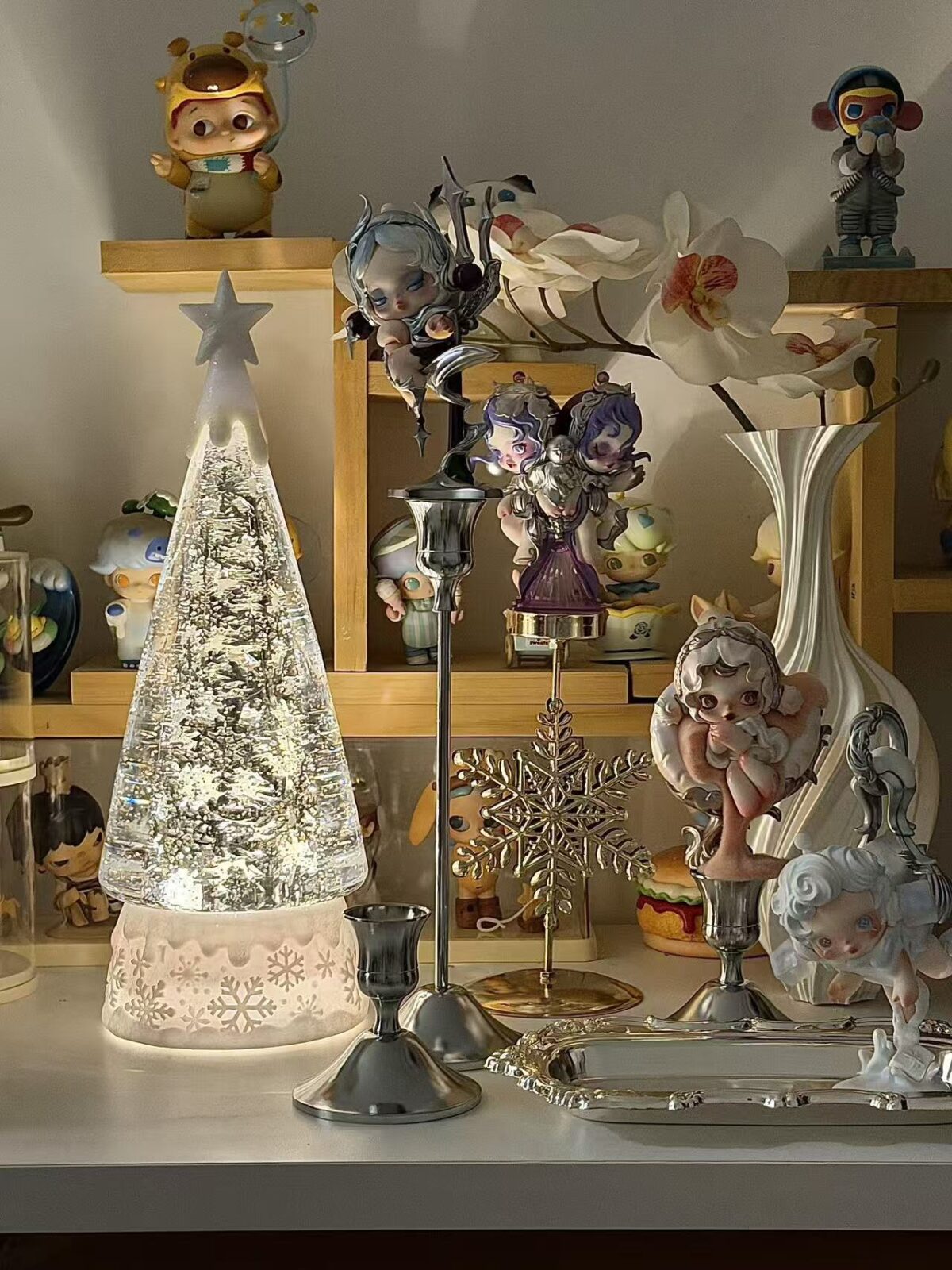 Premium Crystal Christmas Snow Globe - Auto Snowfall 8 Holiday Melodies, Warm LED Light Decor for Home & Christmas Gifting