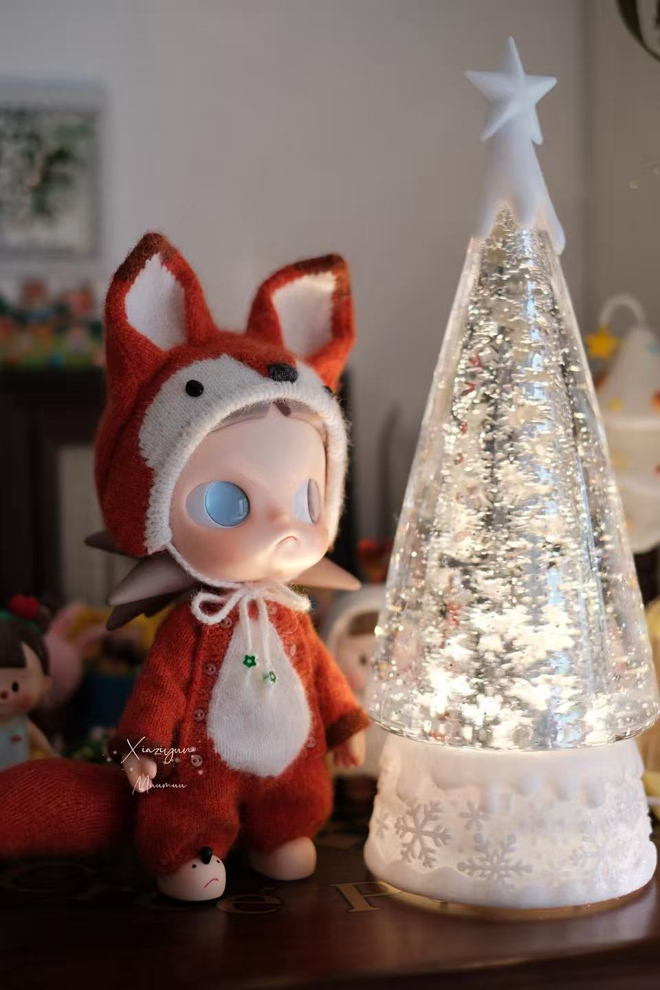 Premium Crystal Christmas Snow Globe - Auto Snowfall 8 Holiday Melodies, Warm LED Light Decor for Home & Christmas Gifting