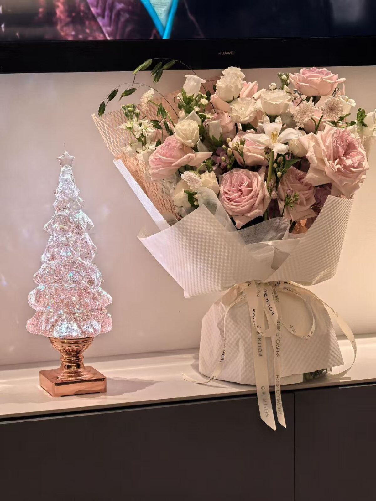 微信图片_20251125113308_347_6 Premium Crystal Christmas Snow Globe Tree - Auto Snowfall with 8 Holiday Melodies, LED Light Decor for Home & Holiday Gifting