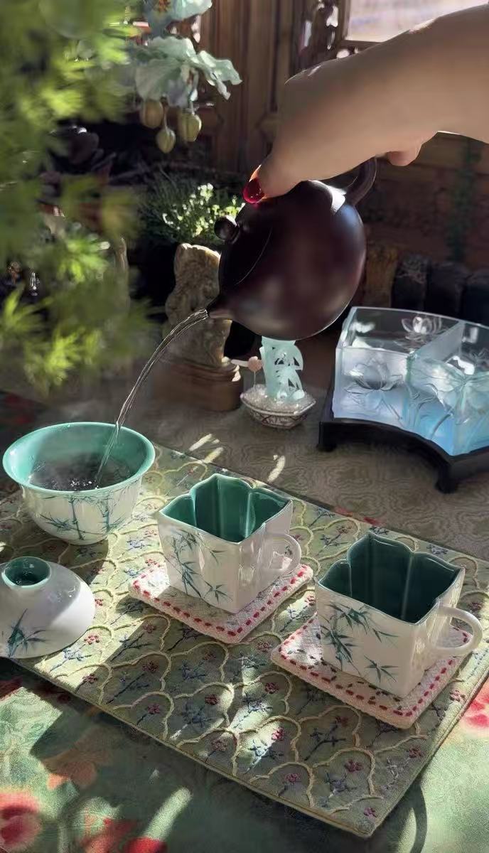 微信图片_20251223084442_643_7 Junxistea Hand-Painted Bamboo Porcelain Gaiwan Set - Zen Tea Cup for Gongfu Brewing