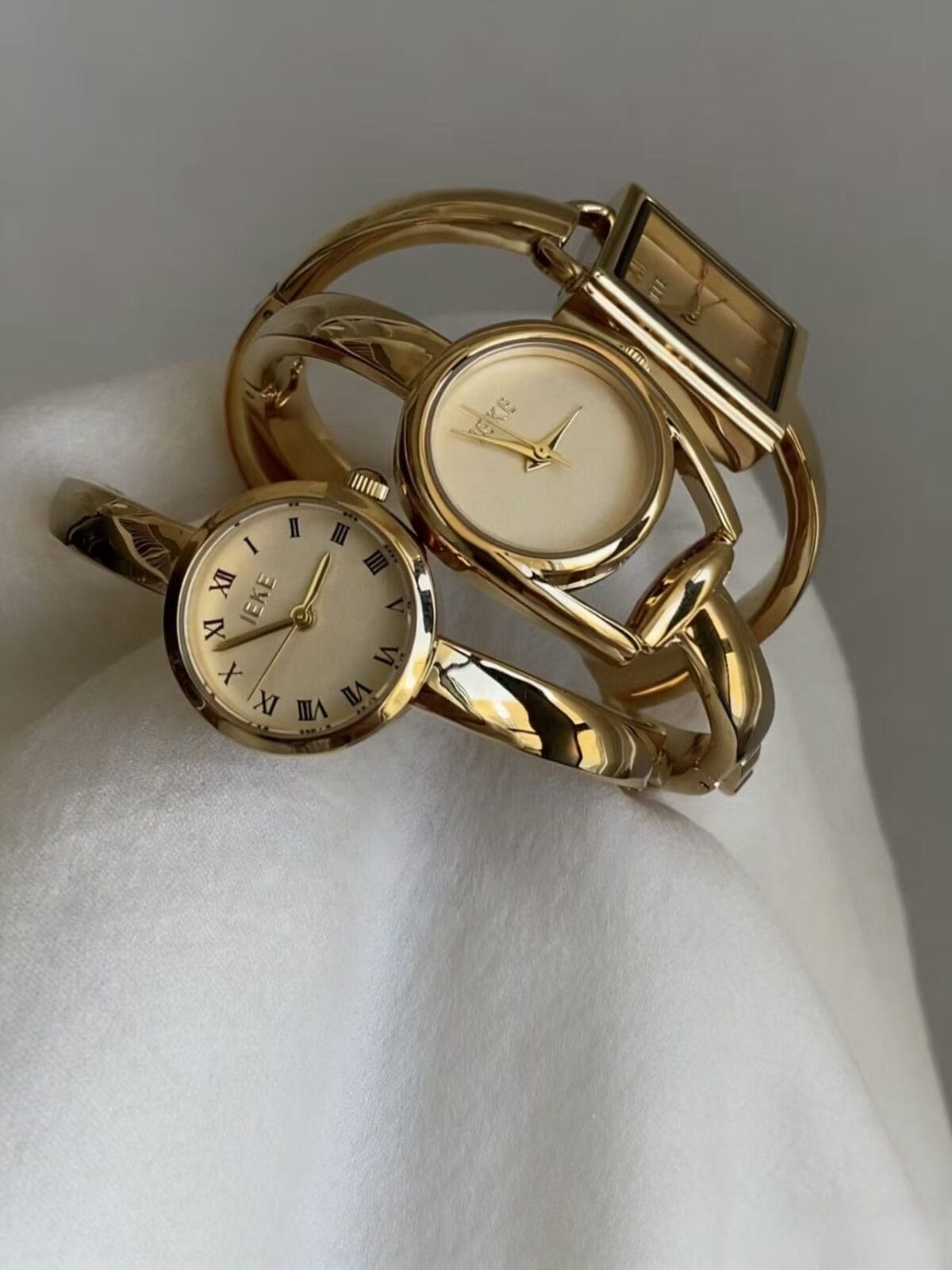 Elegant Gold-Tone Bangle Watch – Minimalist Dial, Adjustable Bracelet, Stainless Steel & Crystal Accents