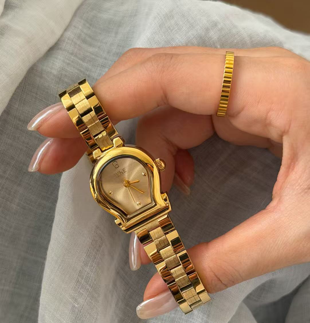 Elegant Gold-Tone Mesh Bracelet Watch – Minimalist Dial with Crystal Accents