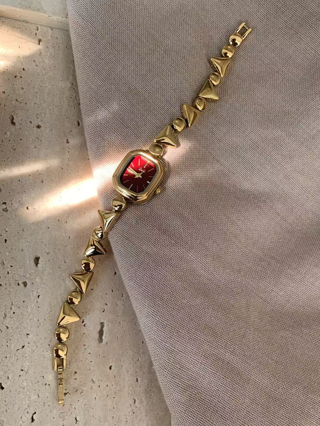 微信图片_20260110165807_848_6 Geometric Retro Style - Gold Square Case with Red Dial Minimalist Designer Watch