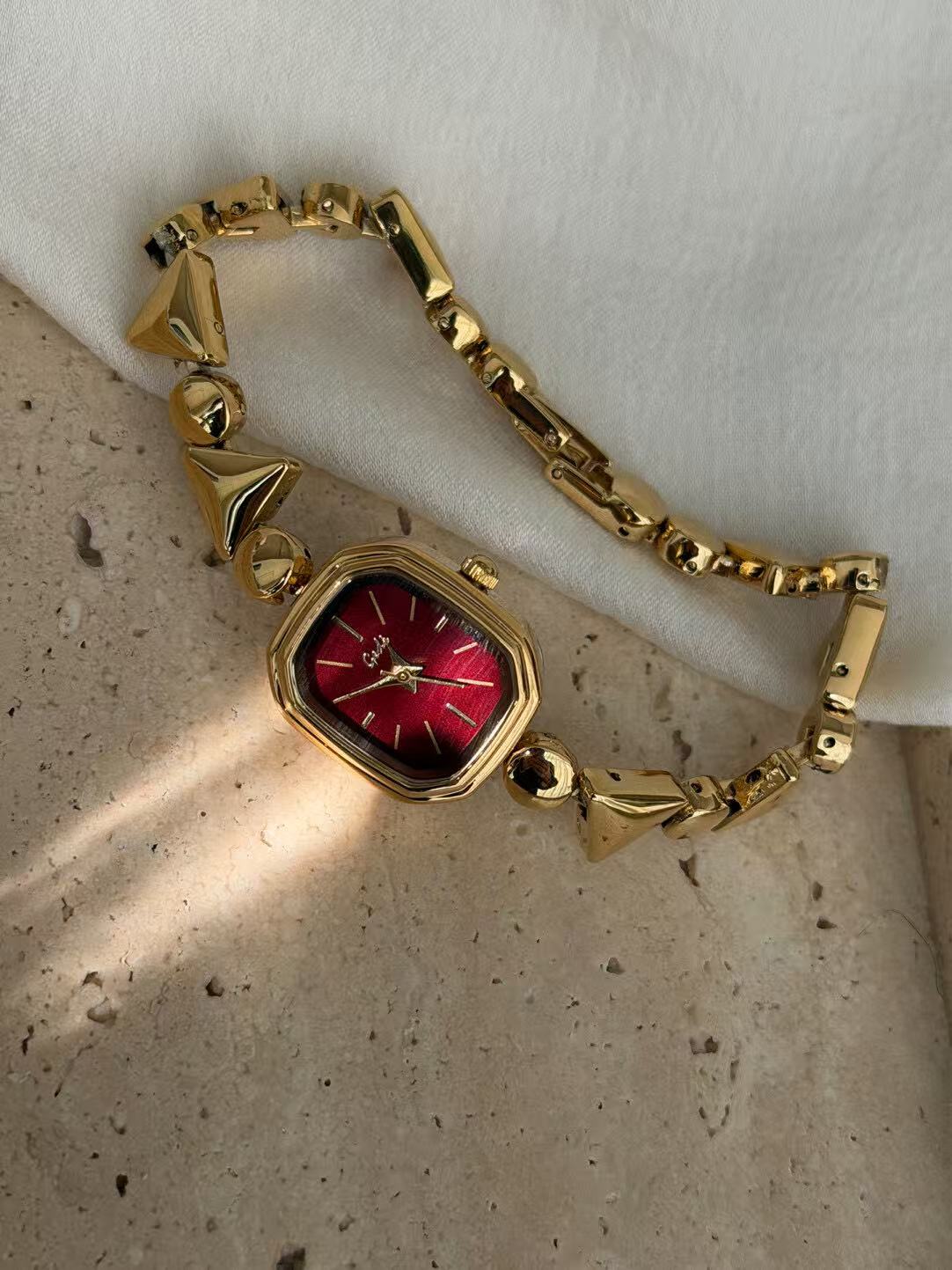 微信图片_20260110165808_849_6 Geometric Retro Style - Gold Square Case with Red Dial Minimalist Designer Watch