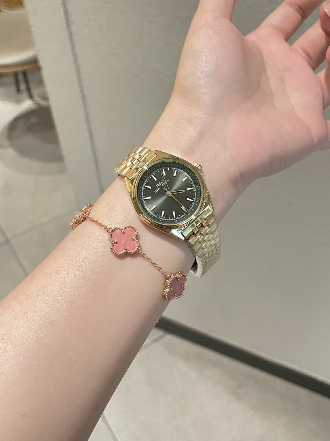 Sunburst Dial Rose Gold Mesh Watch for Women - Minimalist Elegant 28mm Casual Watch