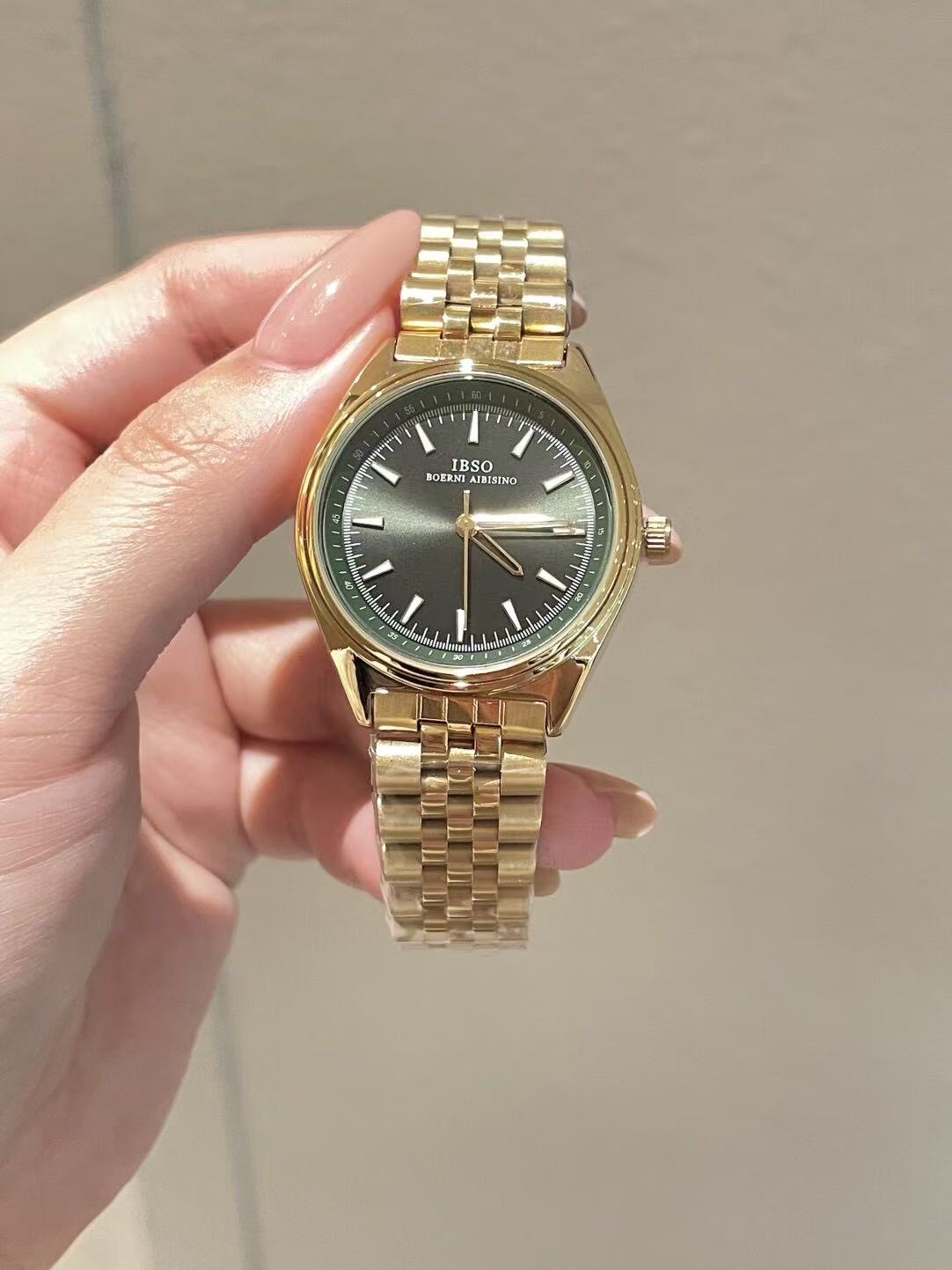 Sunburst Dial Rose Gold Mesh Watch for Women - Minimalist Elegant 28mm Casual Watch