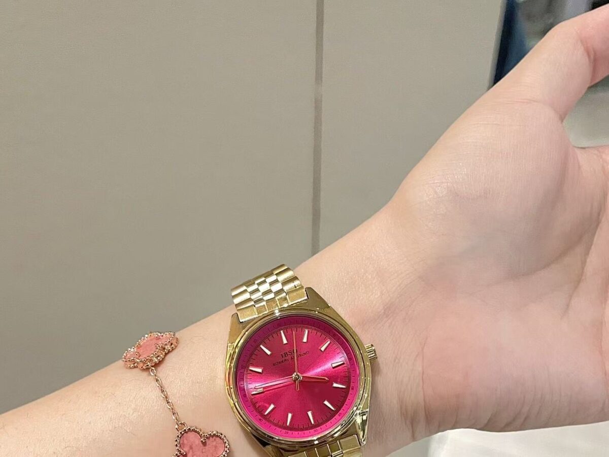 Sunburst Dial Rose Gold Mesh Watch for Women - Minimalist Elegant 28mm Casual Watch