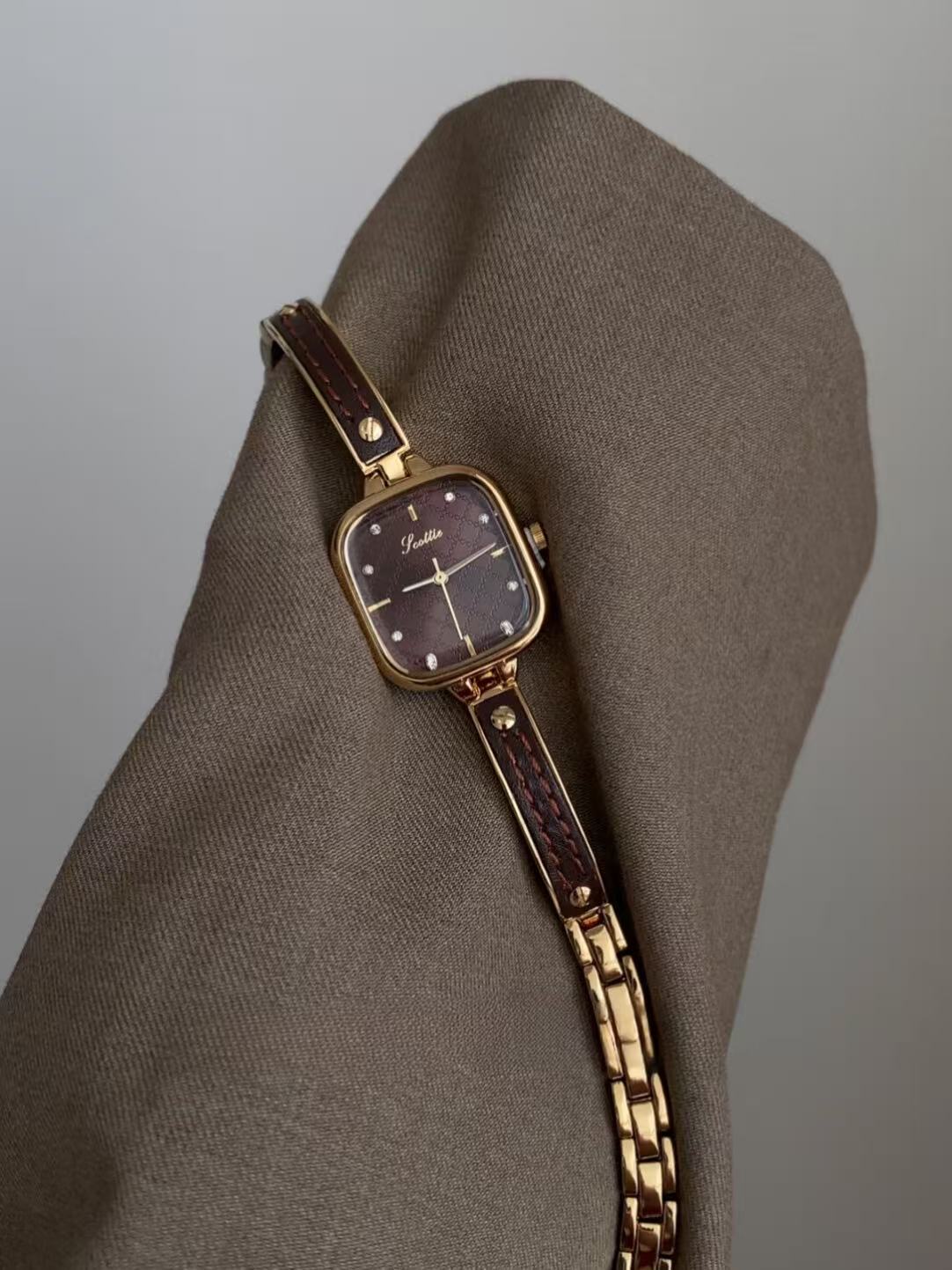 微信图片_20260114225312_937_6 Elegant Diamond Quilted Women’s Watch - Gold-Tone Half Bangle Half Chain Timepiece