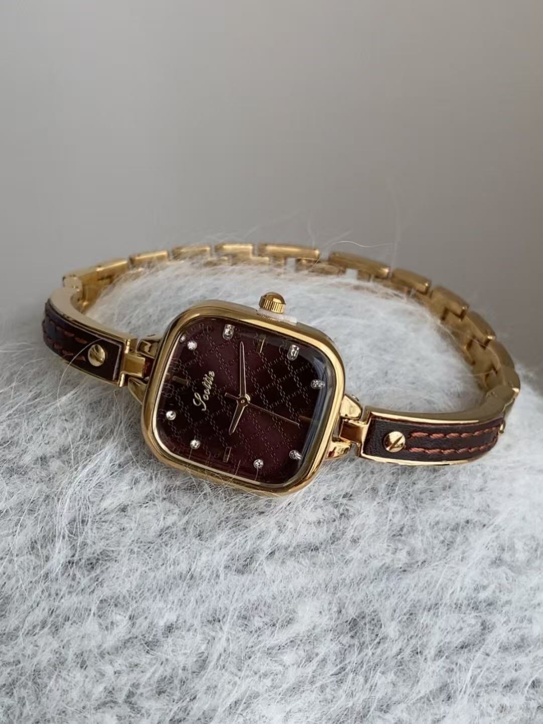 微信图片_20260114225314_939_6 Elegant Diamond Quilted Women’s Watch - Gold-Tone Half Bangle Half Chain Timepiece