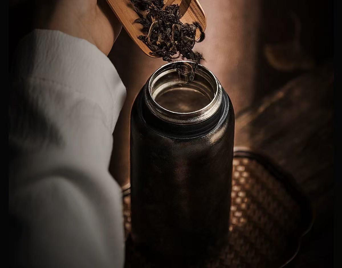 Watch-Style Temperature Display Pure Titanium Tumbler - 450ml Vacuum Insulated Cup with Analog Gauge