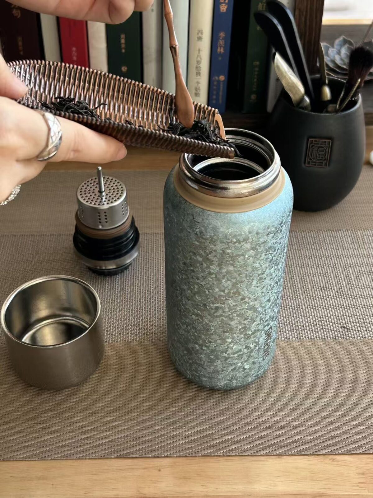 Watch-Style Temperature Display Pure Titanium Tumbler - 450ml Vacuum Insulated Cup with Analog Gauge