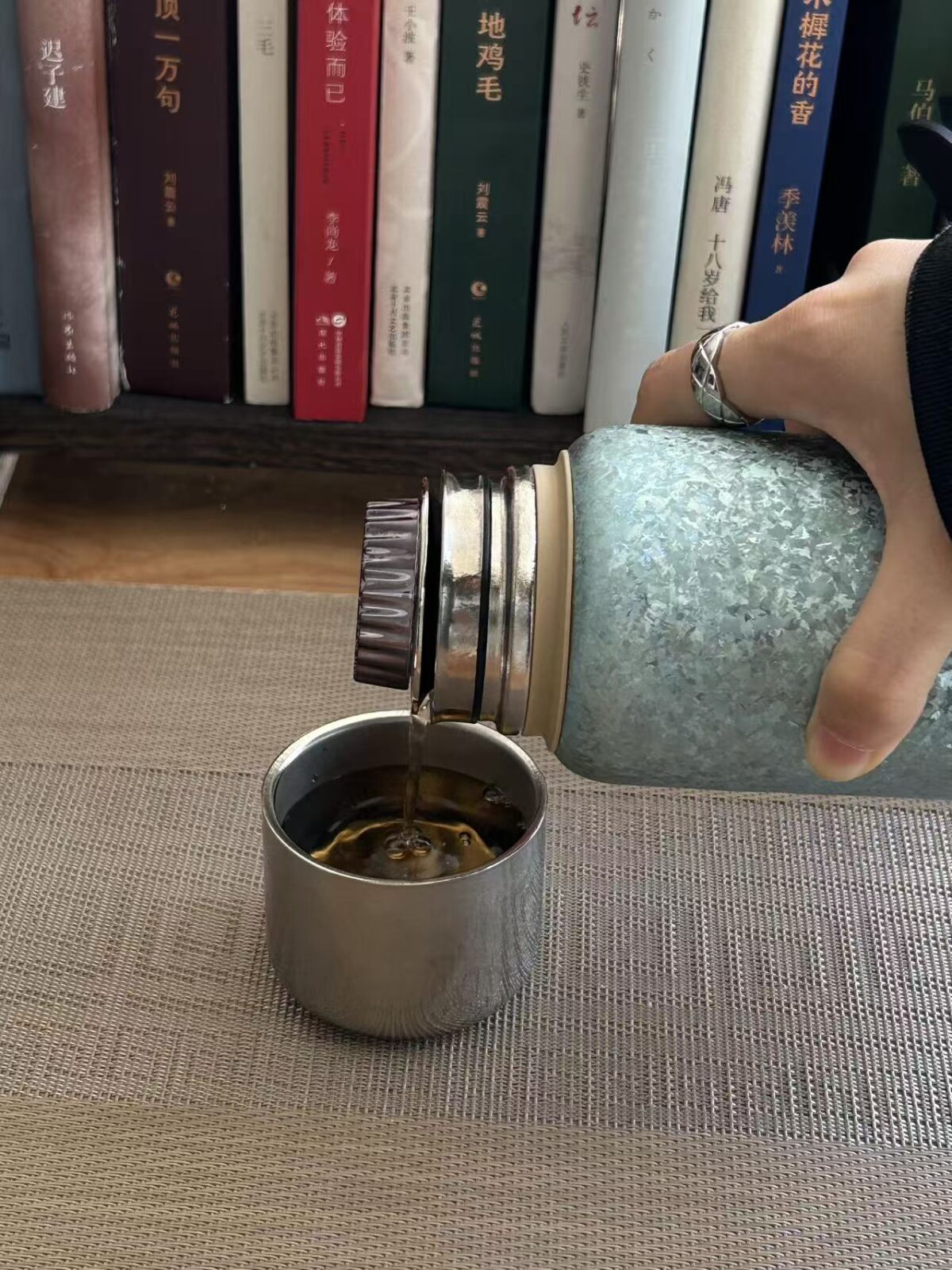 Watch-Style Temperature Display Pure Titanium Tumbler - 450ml Vacuum Insulated Cup with Analog Gauge