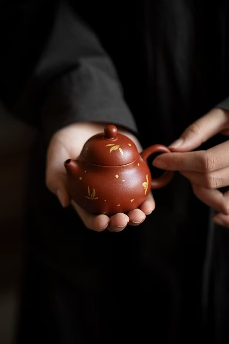 微信图片_20260118011604_755_7 Yixing Teapot - Luxurious Gold-Foil Teapot, 100ml Ceremony Pot