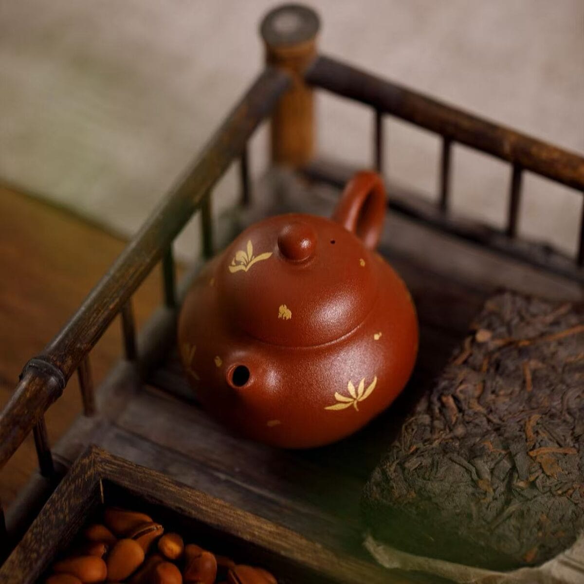 微信图片_20260118013743_1103_6 Yixing Teapot - Luxurious Gold-Foil Teapot, 100ml Ceremony Pot