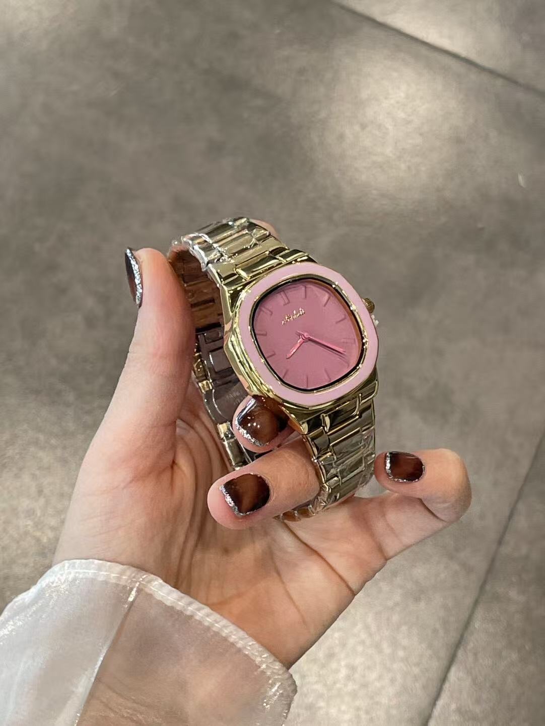 微信图片_20260119200144_1143_6 Van Gogh Inspired Pink Crystal Watch with Starry Night Dial