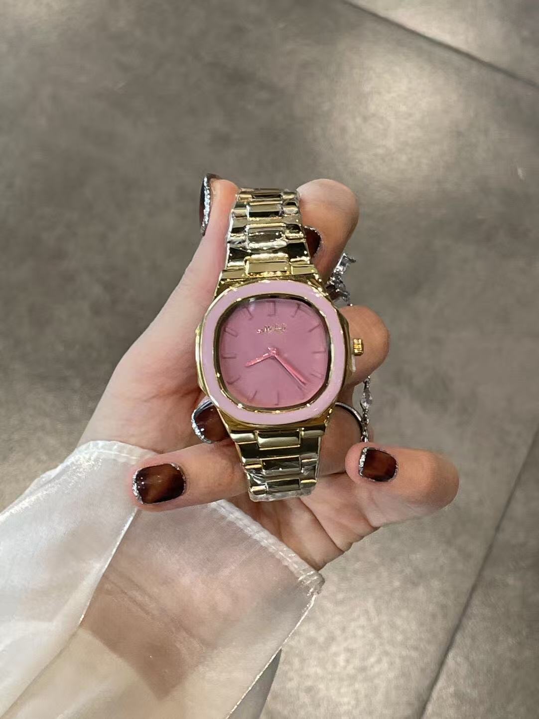 微信图片_20260119200145_1144_6 Van Gogh Inspired Pink Crystal Watch with Starry Night Dial