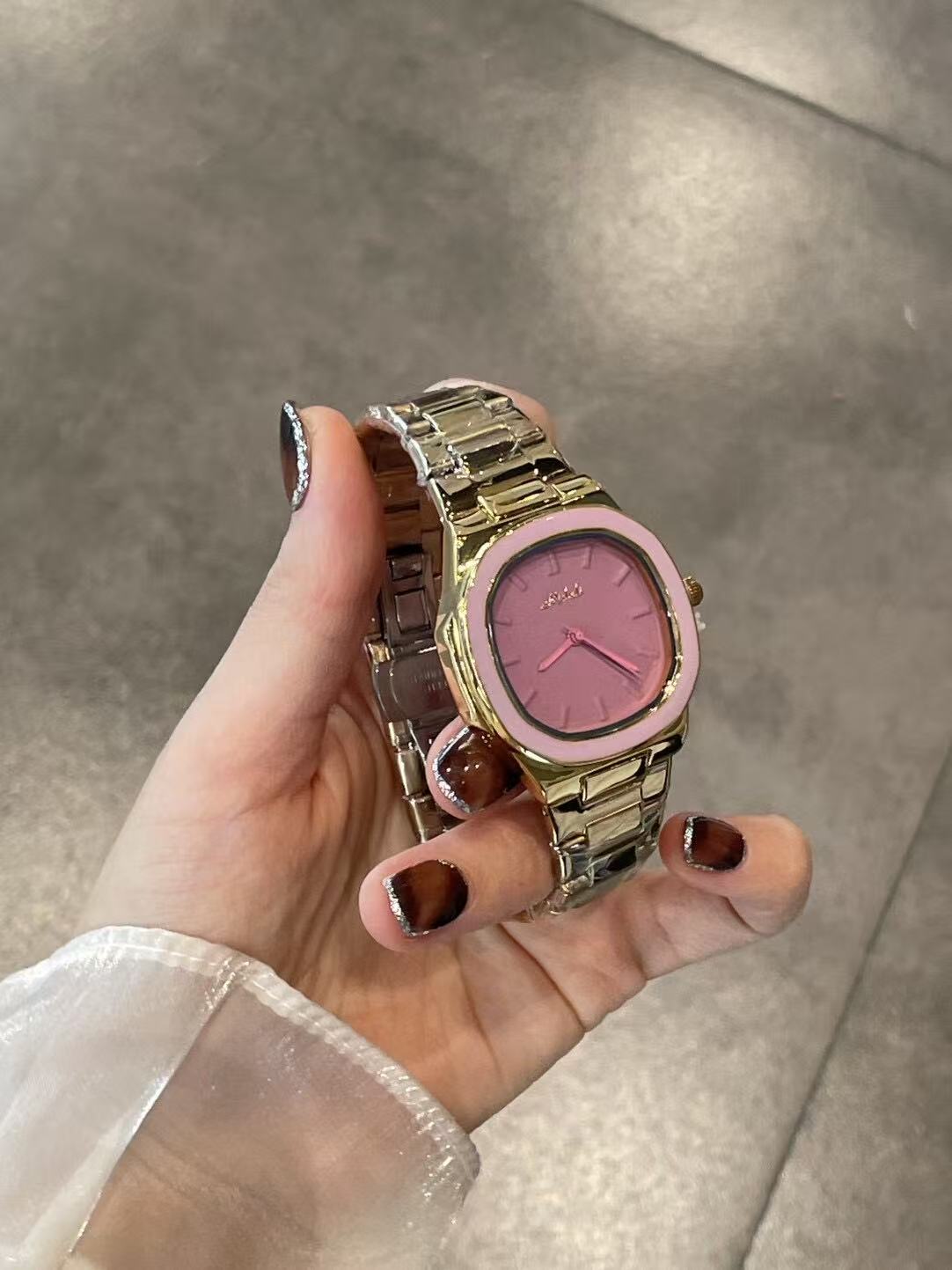 微信图片_20260119200147_1145_6 Van Gogh Inspired Pink Crystal Watch with Starry Night Dial