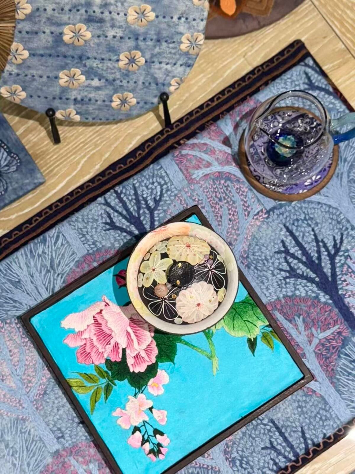 Jingdezhen Fahua Enamel 2 Cai Gaiwan - Hand-Painted Famille Rose with Relief Decoration