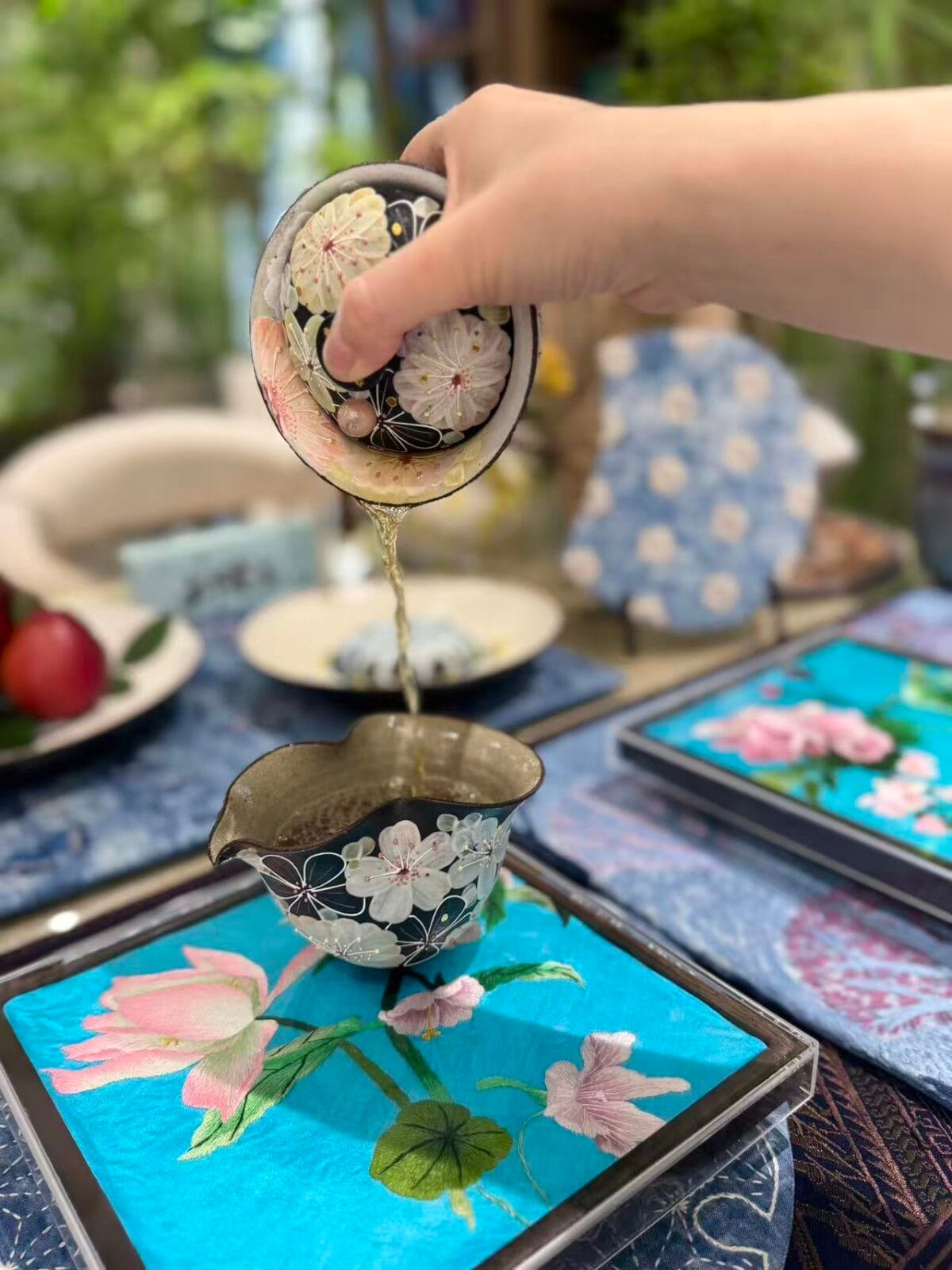 Jingdezhen Fahua Enamel 2 Cai Gaiwan - Hand-Painted Famille Rose with Relief Decoration