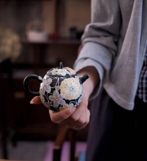 Hand-Painted Floral Yixing Zisha Black Dragon Egg Teapot - 150ml Gongfu Tea Brewing Vessel