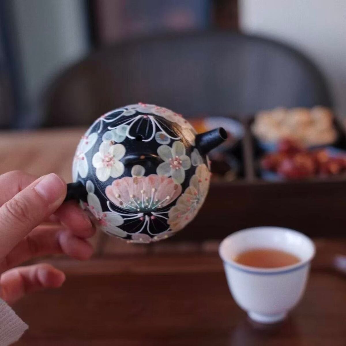 微信图片_20260121010235_1200_6 Yixing Teapot - Exquisite 150ml Hand-Painted Floral Dragon Egg for Gongfu