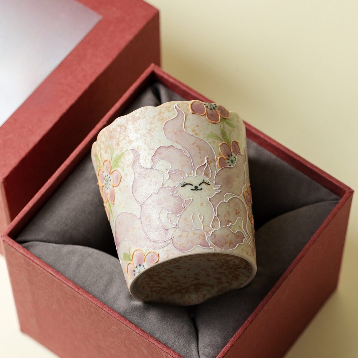 微信图片_20260128181557_1371_6 Hand-Painted Nine-Tailed Fox Floral Rim Tea Cup - Firestone Red Glaze Ceramic 300ml