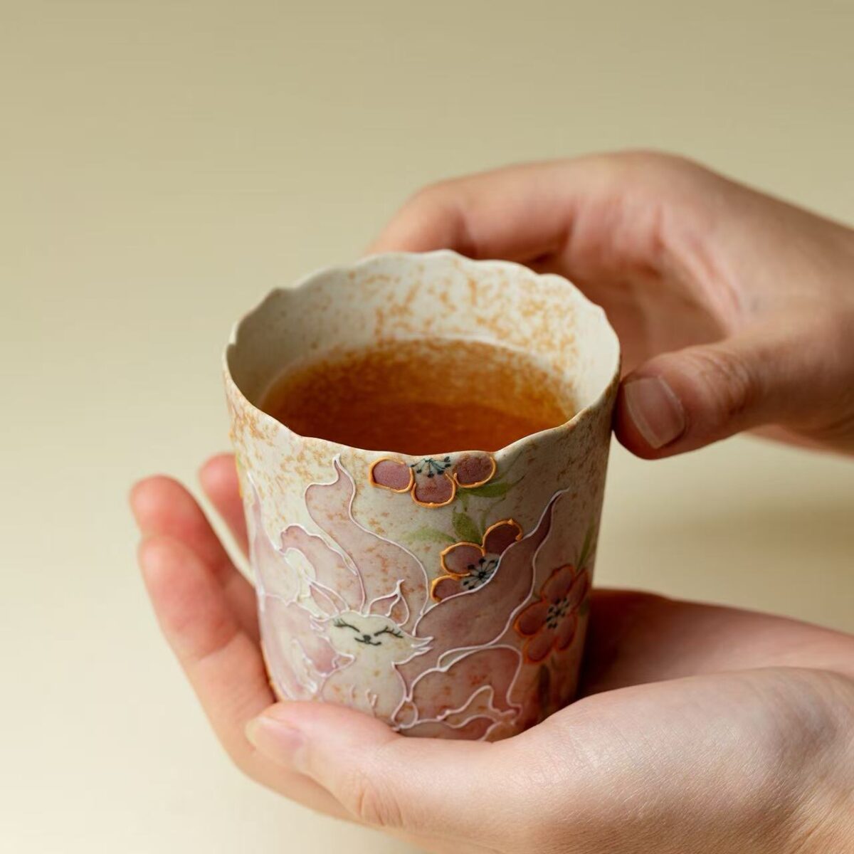 微信图片_20260128181601_1374_6 Hand-Painted Nine-Tailed Fox Floral Rim Tea Cup - Firestone Red Glaze Ceramic 300ml