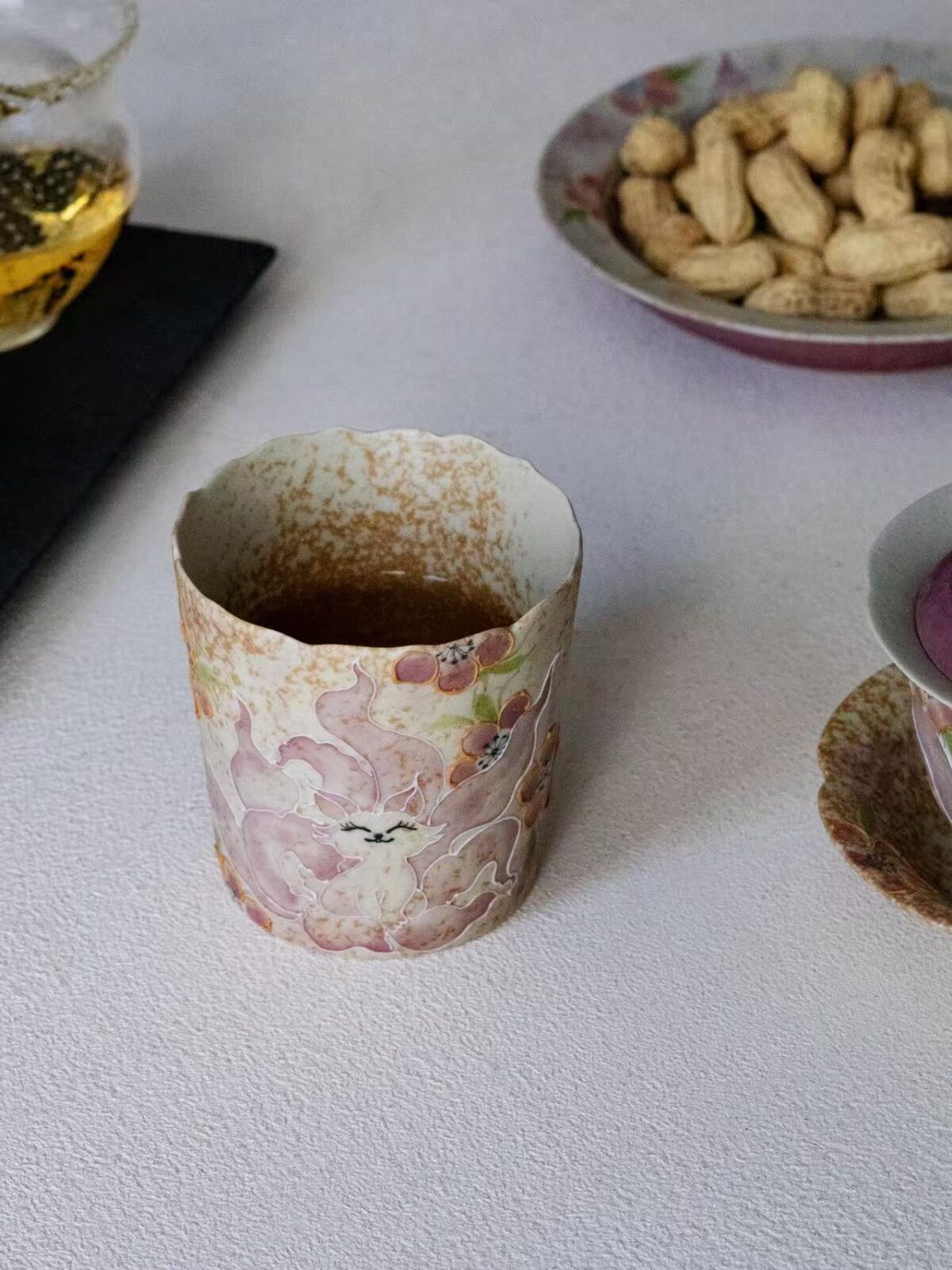 微信图片_20260128182232_1377_6 Hand-Painted Nine-Tailed Fox Floral Rim Tea Cup - Firestone Red Glaze Ceramic 300ml