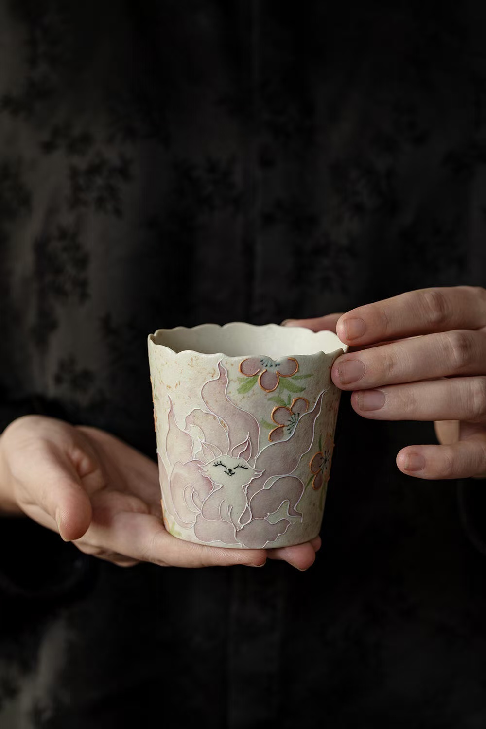 微信图片_20260128182233_1378_6 Hand-Painted Nine-Tailed Fox Floral Rim Tea Cup - Firestone Red Glaze Ceramic 300ml
