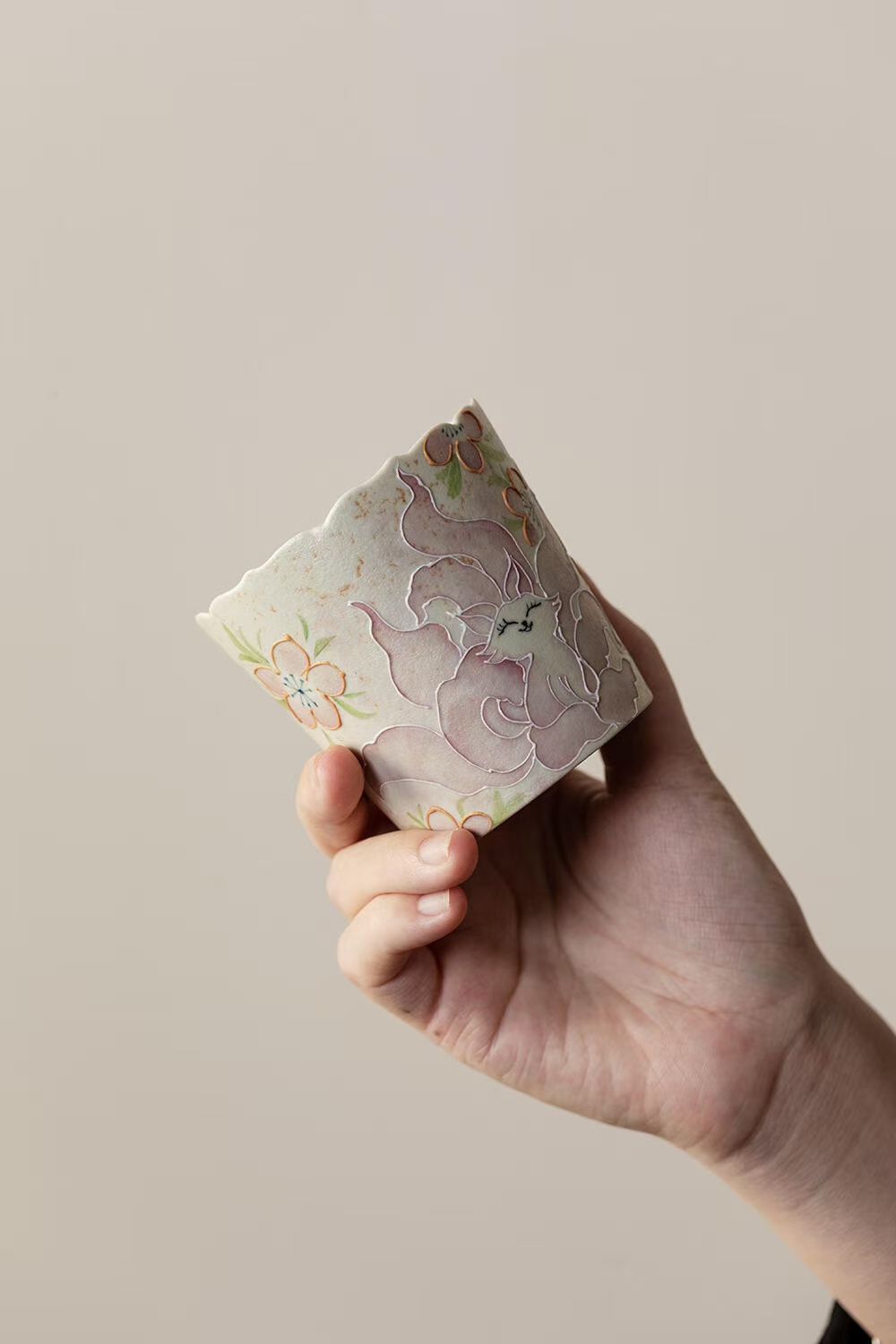 微信图片_20260128182234_1379_6 Hand-Painted Nine-Tailed Fox Floral Rim Tea Cup - Firestone Red Glaze Ceramic 300ml