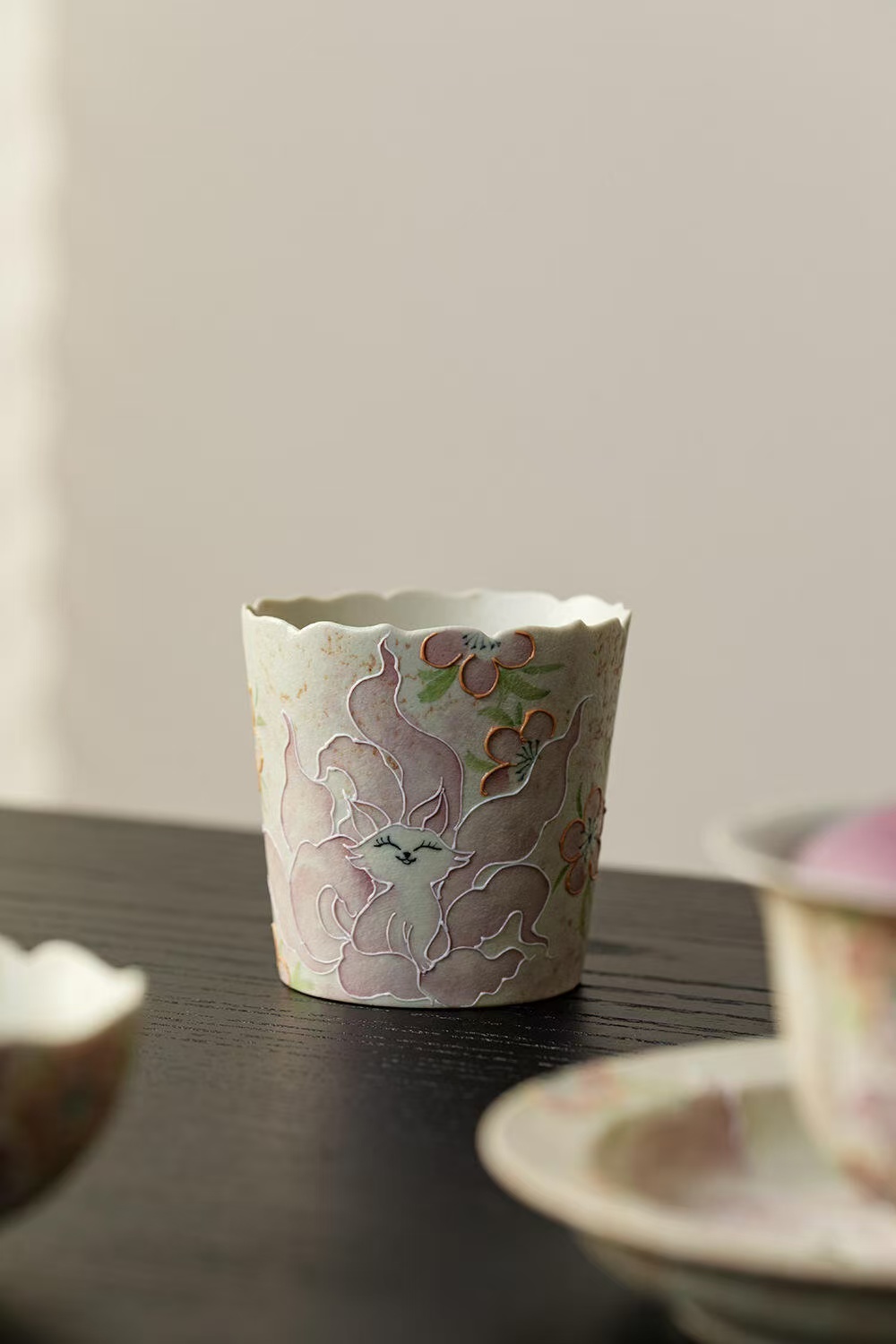 微信图片_20260128182235_1380_6 Hand-Painted Nine-Tailed Fox Floral Rim Tea Cup - Firestone Red Glaze Ceramic 300ml