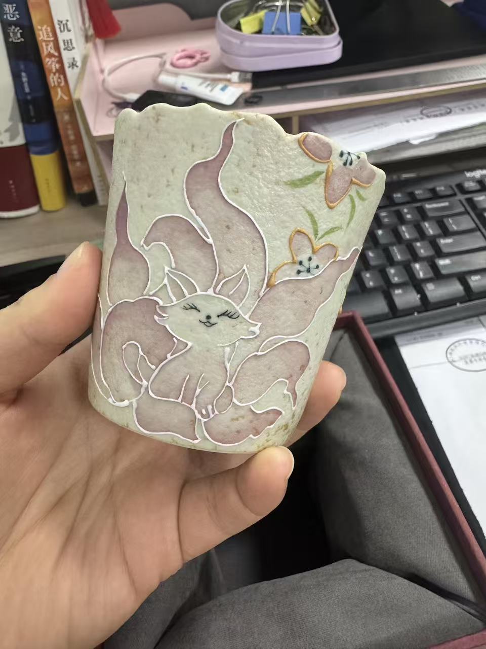 微信图片_20260128182237_1382_6 Hand-Painted Nine-Tailed Fox Floral Rim Tea Cup - Firestone Red Glaze Ceramic 300ml