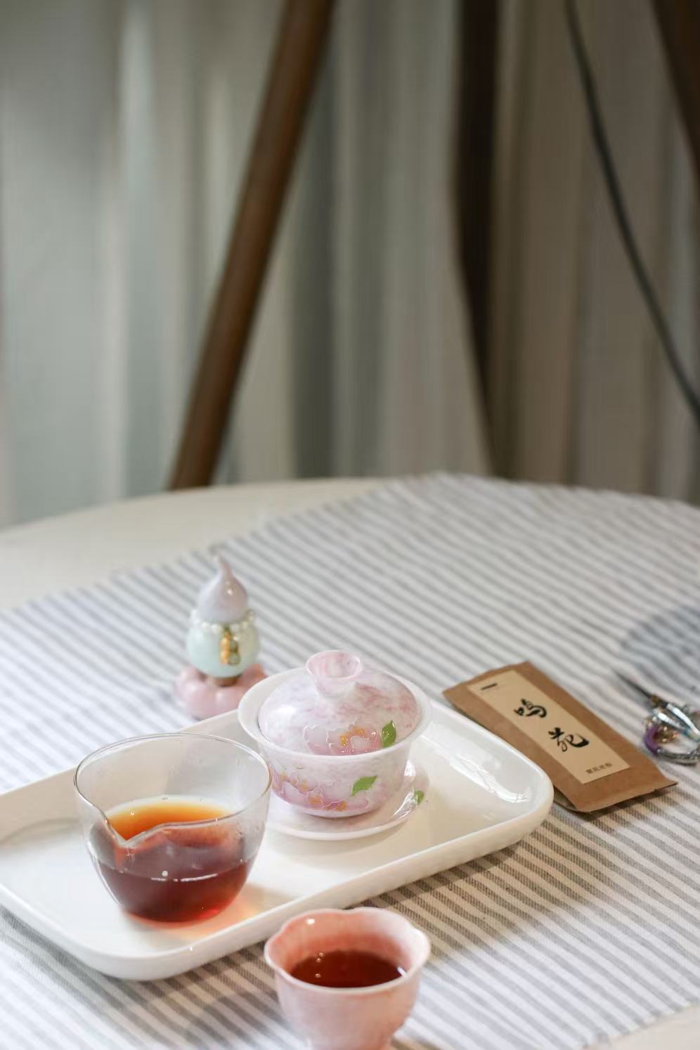 微信图片_20260131202141_1613_6 Hand-Painted Relief Carving Ceramic Gaiwan Set - Artistic Tea Set with Saucer