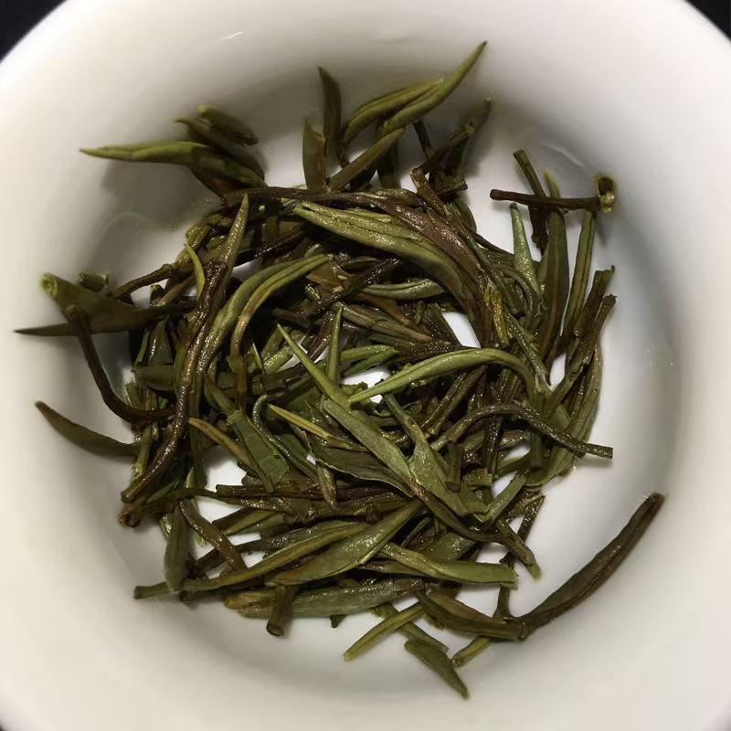 Fuding Sun-Dried Aged White Tea Cake - Premium Baihao Yinzhen Silver Needle (300g)