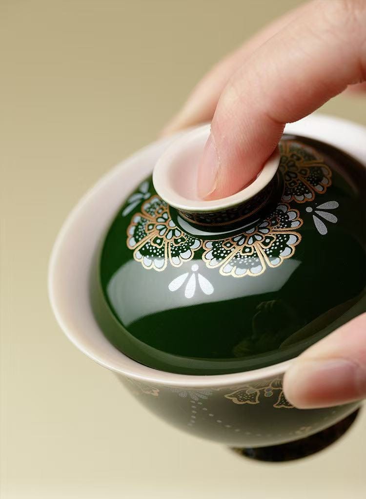 Er Cai Gaiwan - Elegant Green Porcelain with Hand-Painted Bamboo Leaf 110ml