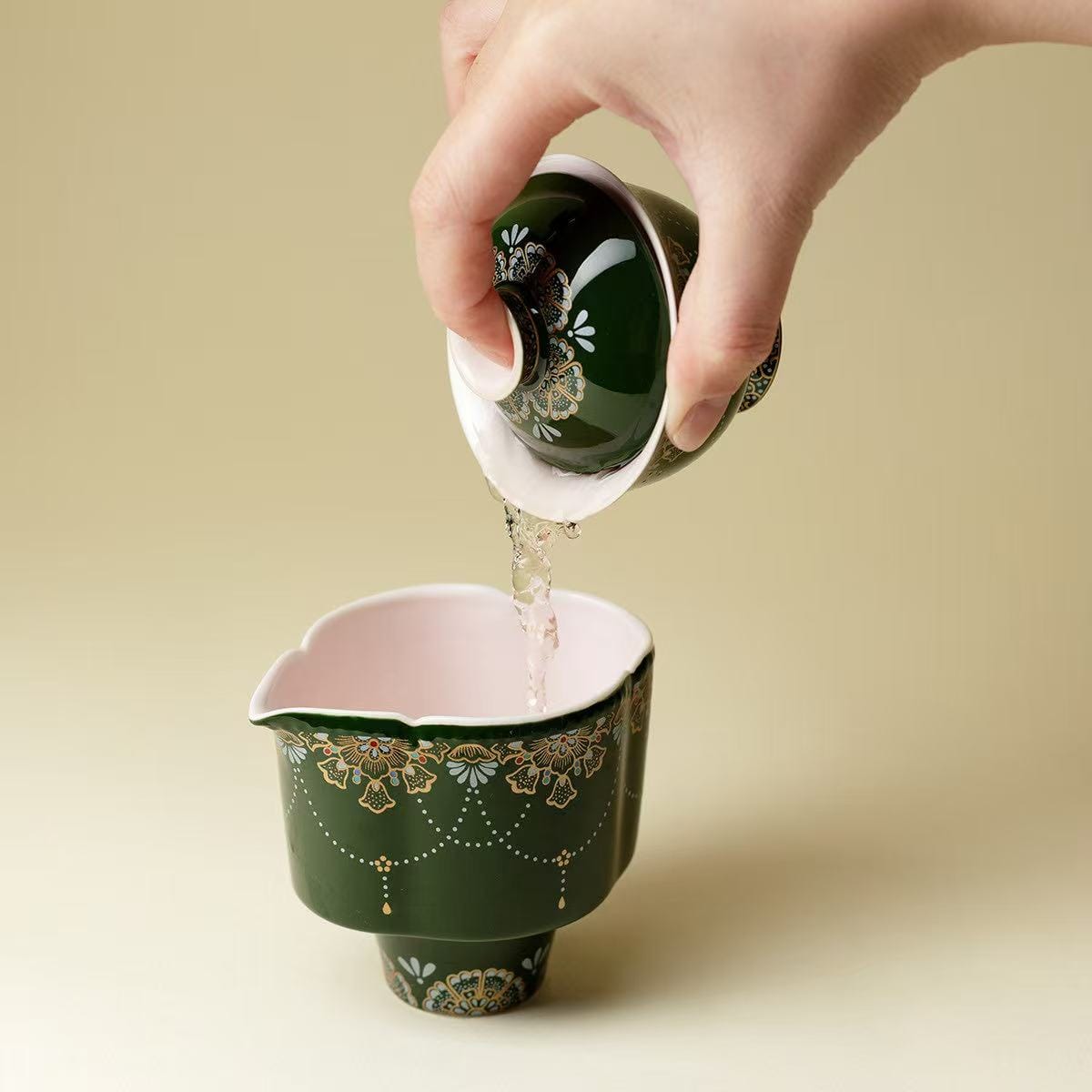 Er Cai Gaiwan - Elegant Green Porcelain with Hand-Painted Bamboo Leaf 110ml