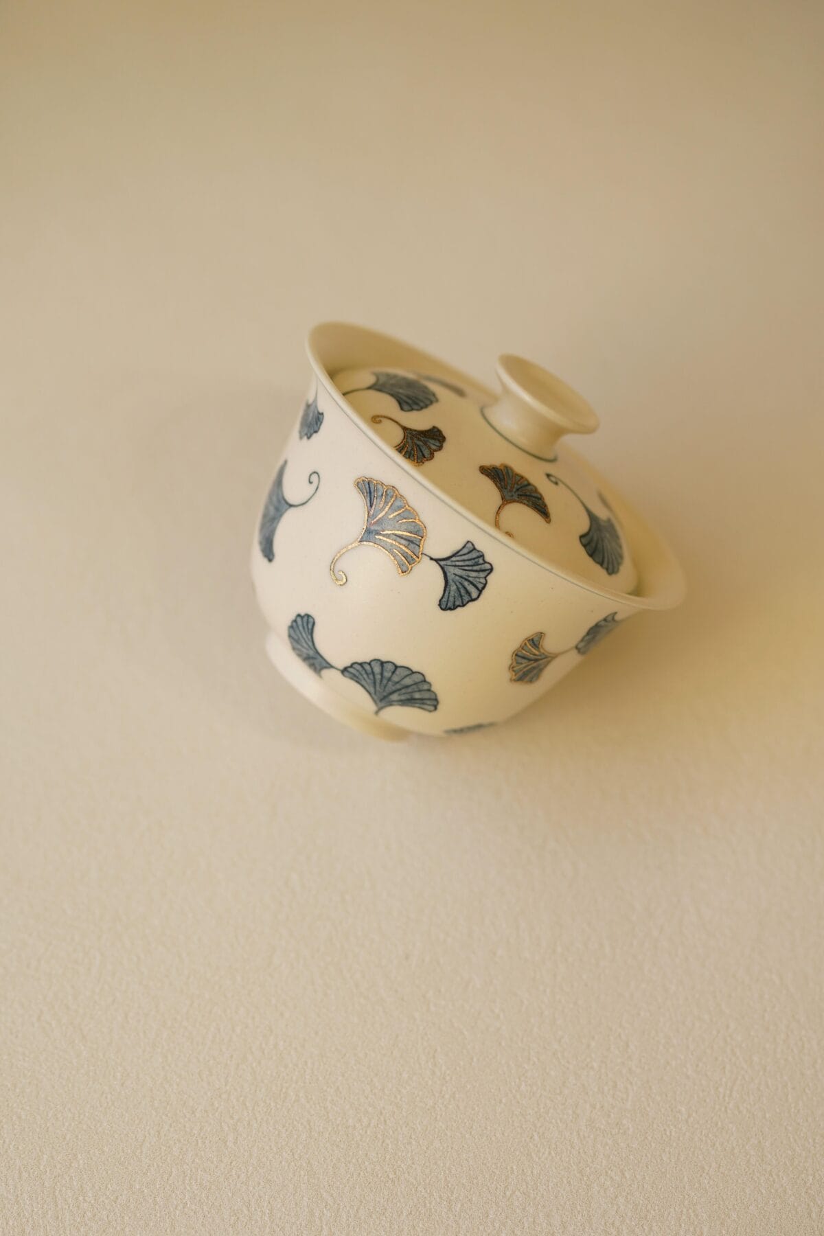 Ginkgo Leaf Gaiwan - Exquisite 150ml Plant Ash Glaze & Blue White Set