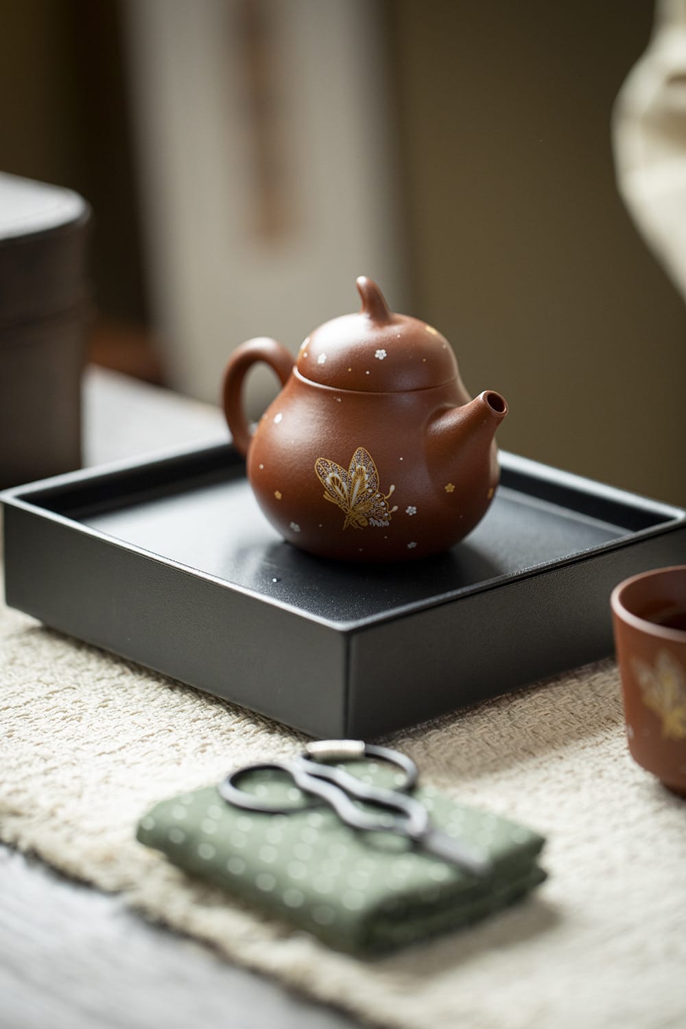 微信图片_20260312160153_289_2 Gold Embossed Zisha Tea Set - Luxurious 3-Piece Handcrafted Butterfly Teapot