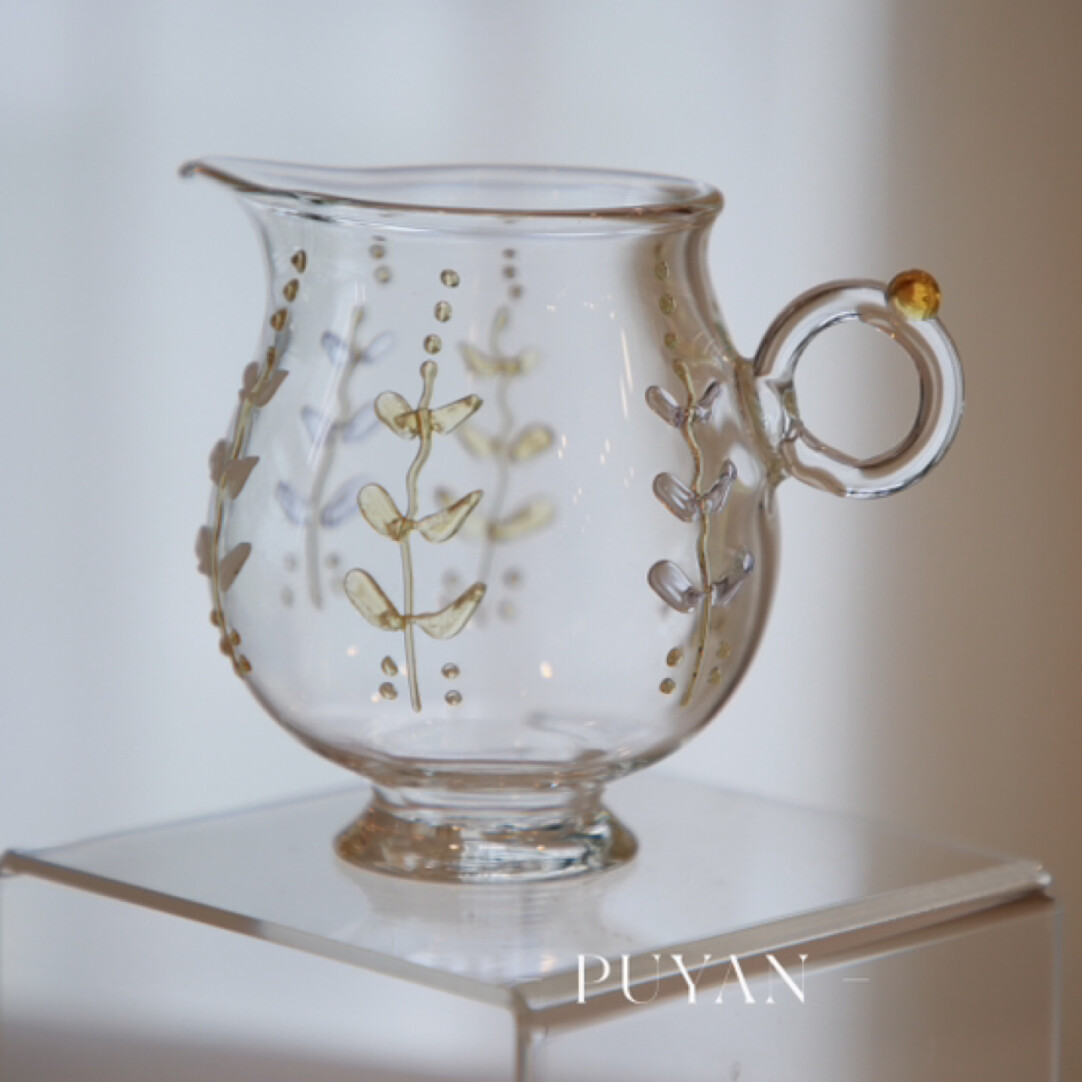 Wisteria Embossed Borosilicate Glass Fairness Cup – 170ml Tea Pitcher for Gongfu Tea