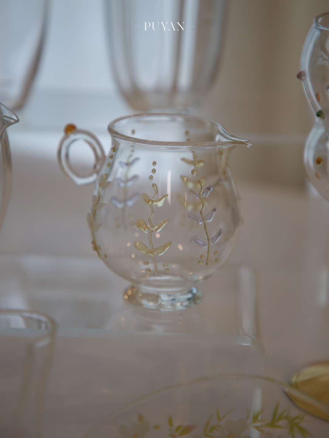 Wisteria Embossed Borosilicate Glass Fairness Cup – 170ml Tea Pitcher for Gongfu Tea