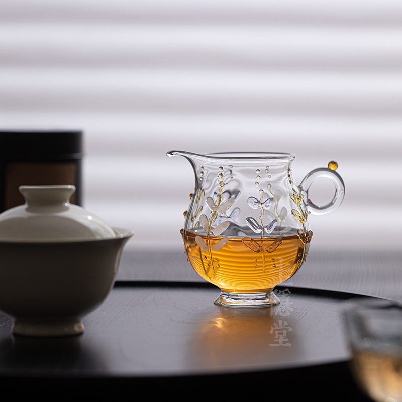 Wisteria Embossed Borosilicate Glass Fairness Cup – 170ml Tea Pitcher for Gongfu Tea