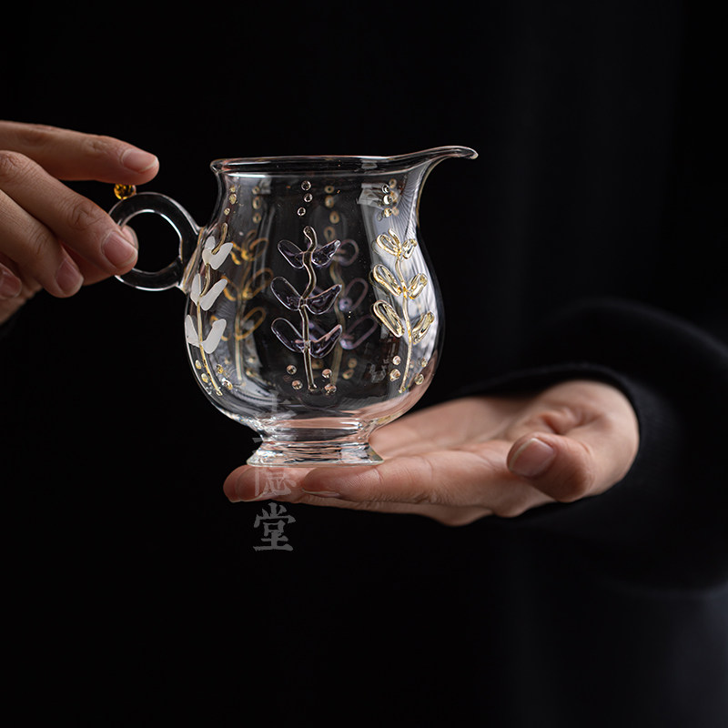 Wisteria Embossed Borosilicate Glass Fairness Cup – 170ml Tea Pitcher for Gongfu Tea