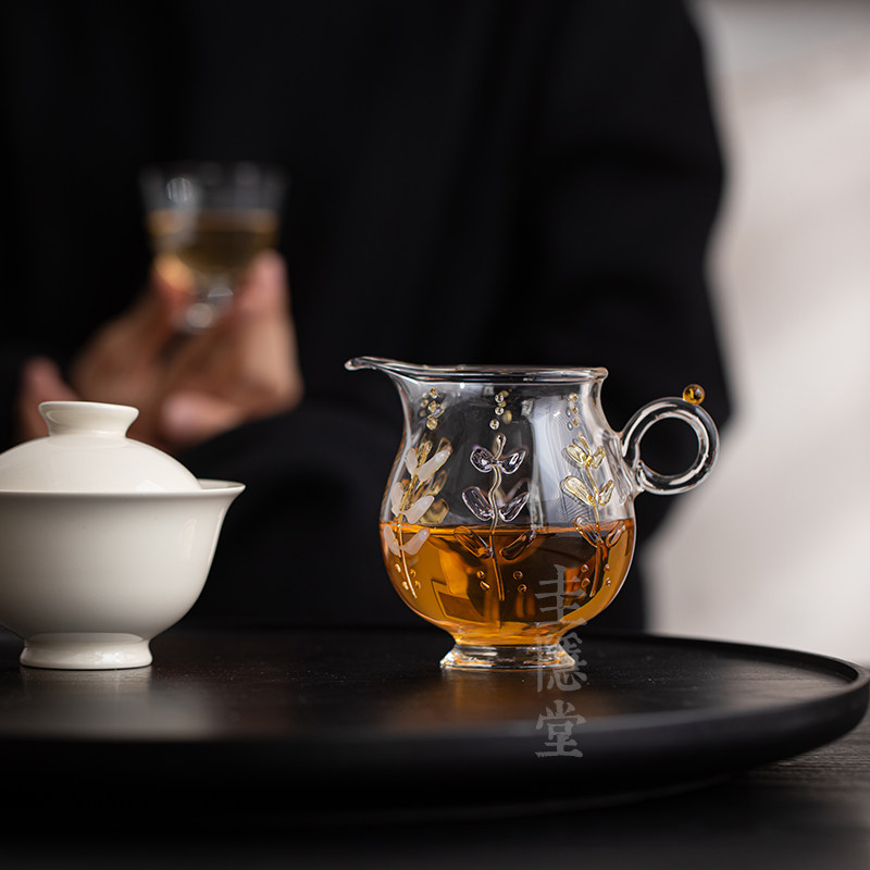 Wisteria Embossed Borosilicate Glass Fairness Cup – 170ml Tea Pitcher for Gongfu Tea