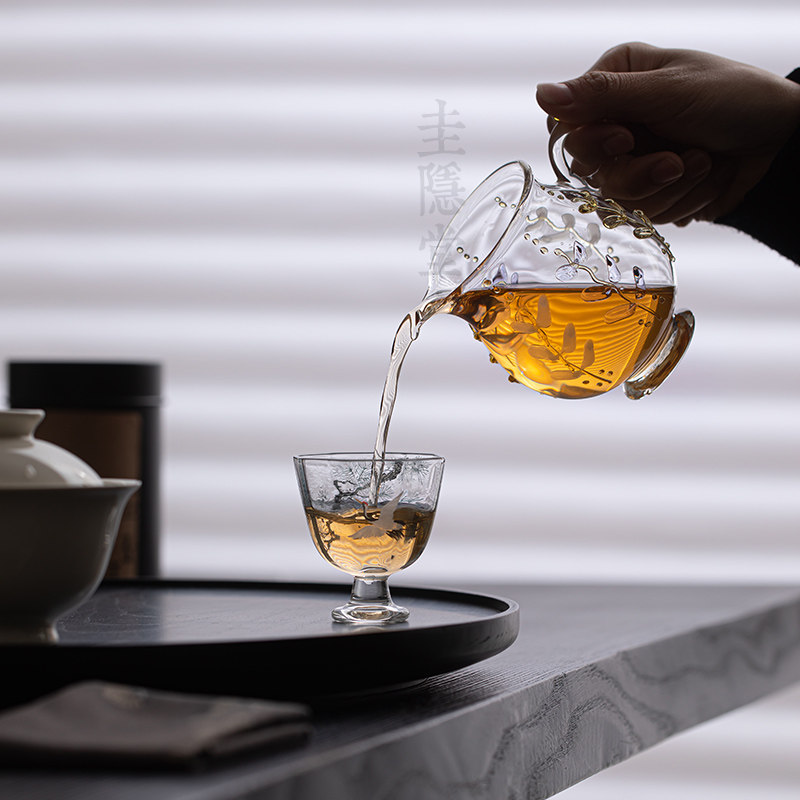 Wisteria Embossed Borosilicate Glass Fairness Cup – 170ml Tea Pitcher for Gongfu Tea