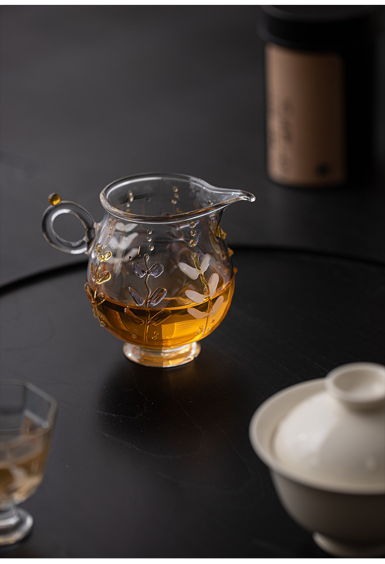 Wisteria Embossed Borosilicate Glass Fairness Cup – 170ml Tea Pitcher for Gongfu Tea