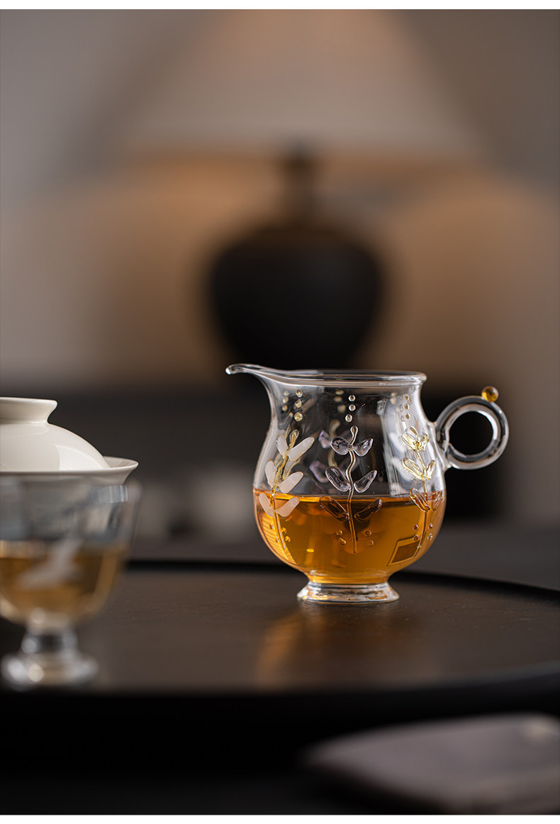 Wisteria Embossed Borosilicate Glass Fairness Cup – 170ml Tea Pitcher for Gongfu Tea