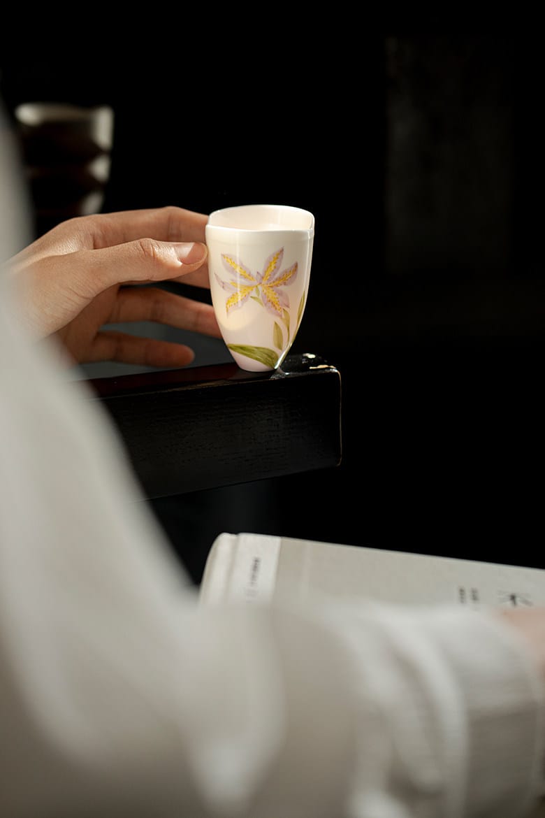 Iris Ceramic Tea Set - Beautiful Hand-Painted Floral Design, Includes Tray