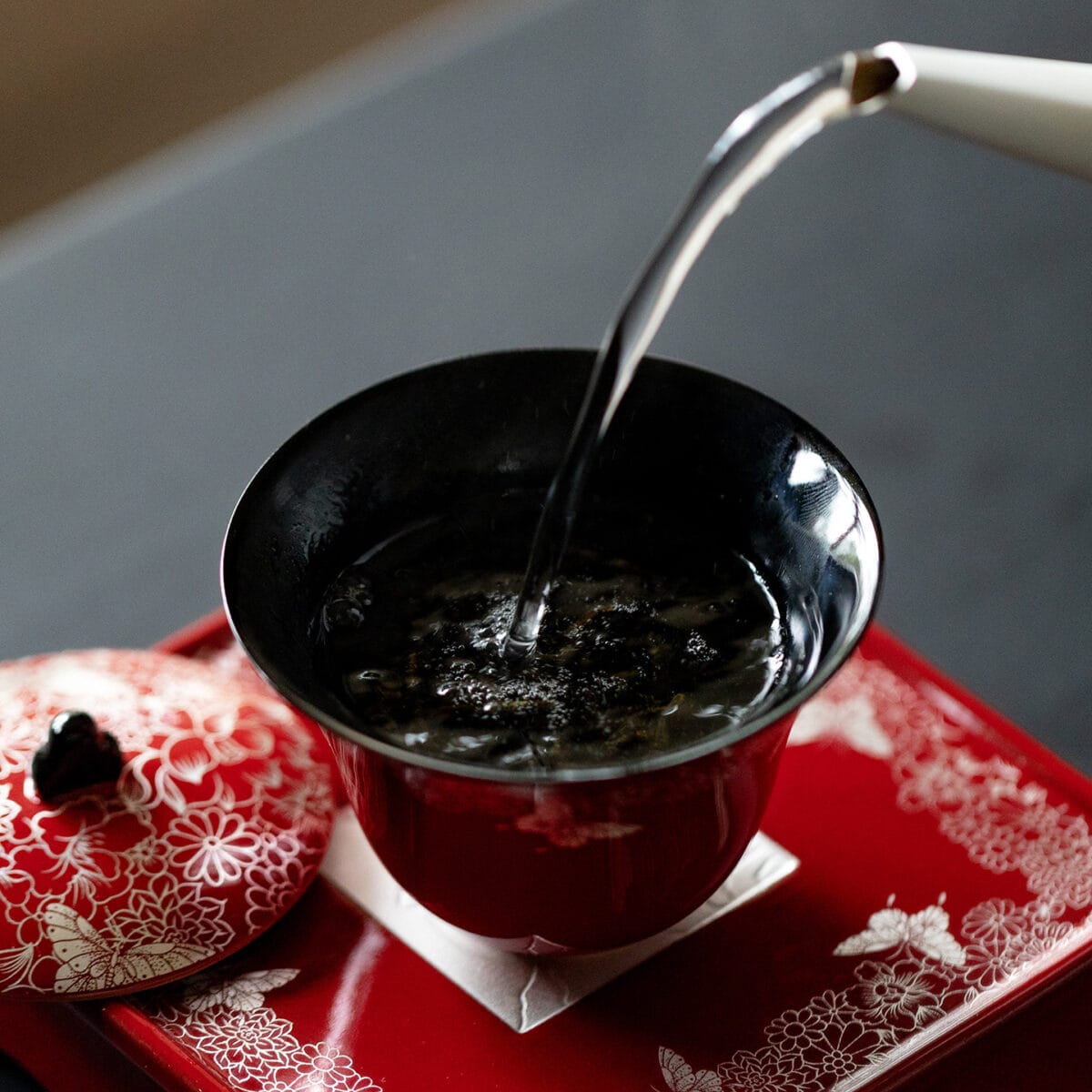 Dusky Crimson Gaiwan - Exquisite 120ml Hand-Painted Zen Tea Set