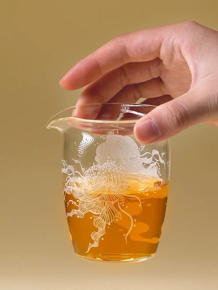 Luminous Jellyfish Gongdao Cup: Your Magical 200ml Glow-in-the-Dark Teapot