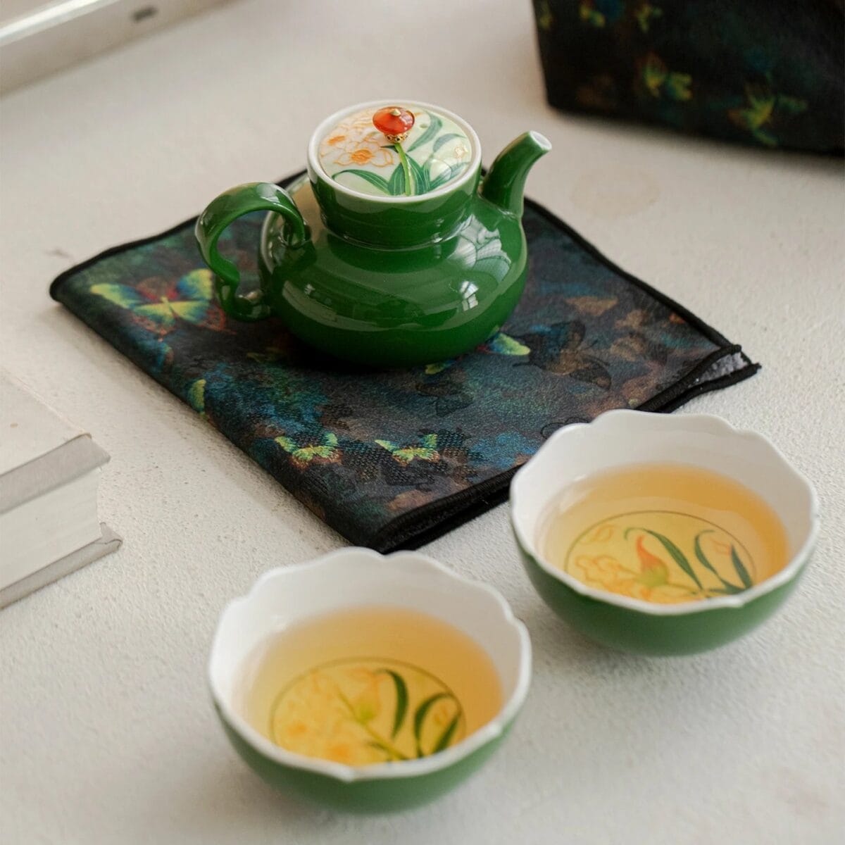 Narcissus Hand-Painted Travel Tea Set: Your Complete 3-Piece Tea Adventure
